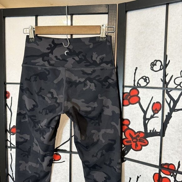 Zyia Active Leggings 2 Forest Camo Luxe Black Gray Camouflage High Rise Crop - Picture 3 of 6